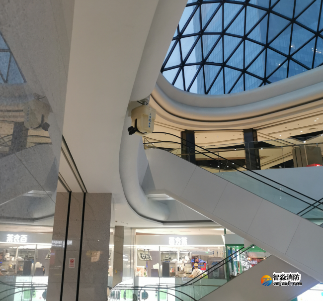 大型商業建筑的中庭處自動跟蹤定位射流（消防水炮）